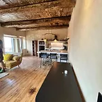 Сasa de vacaciones Spacious House In Tapigliano With Terrace For 12 People