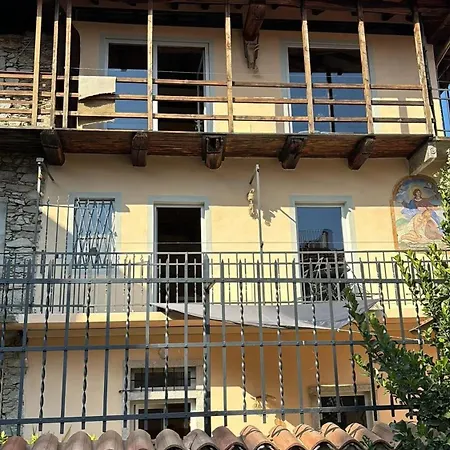 Spacious House In Tapigliano With Terrace For 12 People