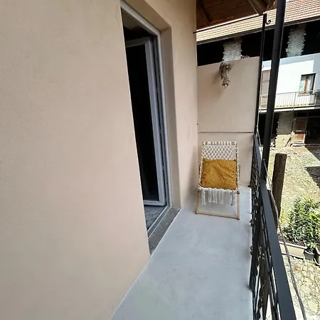 Spacious House In Tapigliano With Terrace For 12 People *