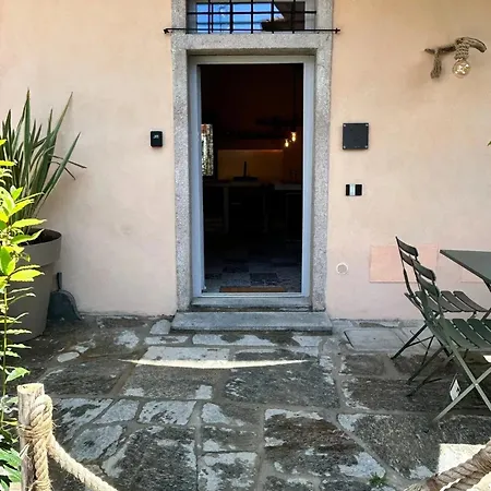 Holiday home Spacious House In Tapigliano With Terrace For 12 People Nebbiuno