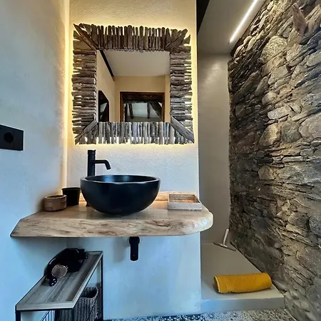 Spacious House In Tapigliano With Terrace For 12 People * Nebbiuno