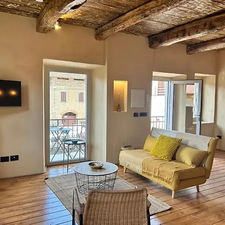 Spacious House In Tapigliano With Terrace For 12 People Сasa de vacaciones *