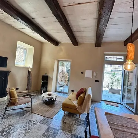 Spacious House In Tapigliano With Terrace For 12 People *