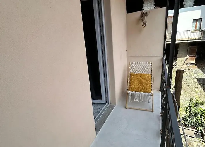 Spacious House In Tapigliano With Terrace For 12 People *