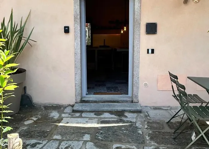 Dom wakacyjny Spacious House In Tapigliano With Terrace For 12 People Nebbiuno