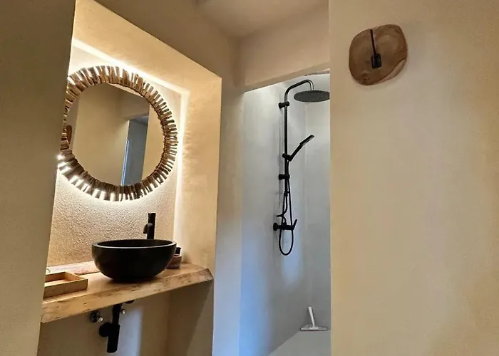 Spacious House In Tapigliano With Terrace For 12 People *