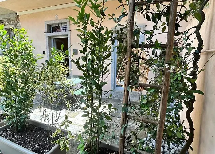 Spacious House In Tapigliano With Terrace For 12 People