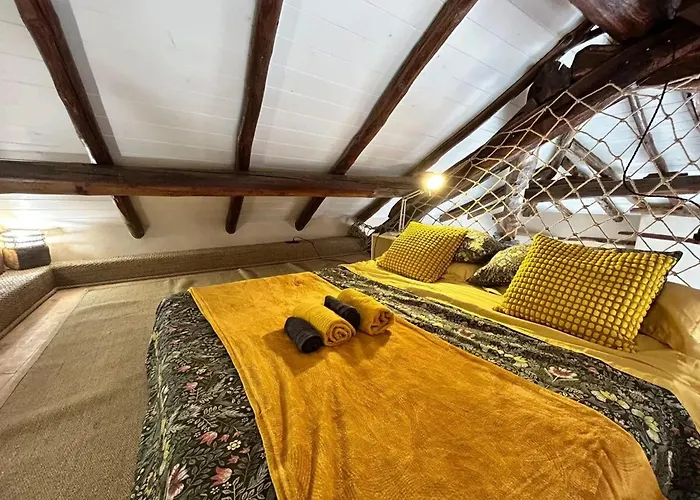 Dom wakacyjny Spacious House In Tapigliano With Terrace For 12 People Nebbiuno